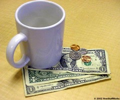 <p>Gratuity paid for service/Dinero entregado a una persona por realizar un servicio.</p>