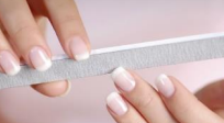 <p>un ongle, des ongles</p>