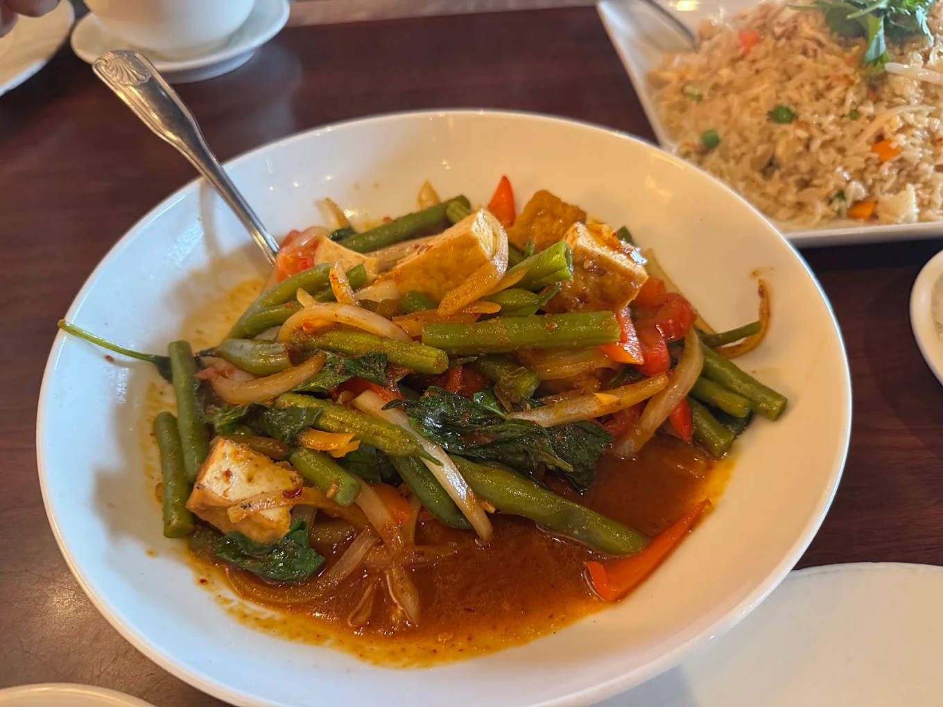 <p>Entree, spicy/fish sauce flavor, <strong>green beans, bell pepper</strong> basil, onion, kefir lime leaves</p>