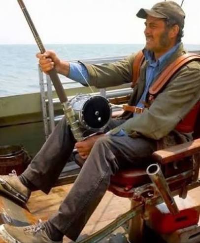 <p>fisherman; Quint es el pescador.</p>