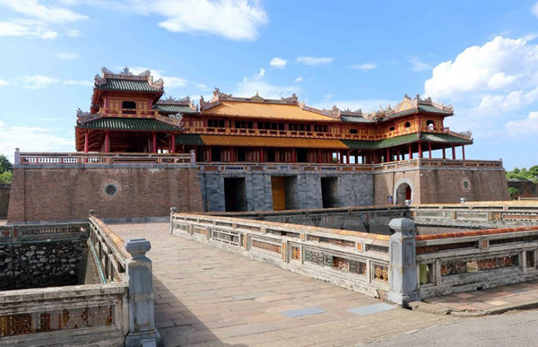 <p>Ngo Mon Square</p>