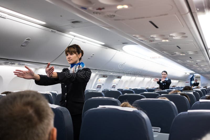 <p>Vad måste man informera passagerare om innan flygning?</p>