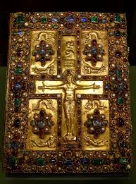 <p>Precious materials; fusion of classical and medieval styles.</p>
