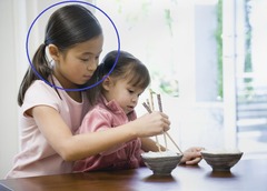 <p>старша сестра для дівчини</p><p>저는 언니가 한 명 있어요. = I have one older sister. (said by a female)</p>