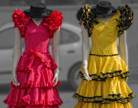 <p><strong>a long, narrow strip of cloth with folds along one side that is sewn along the edge of a piece of clothing or material for decoration:</strong></p><p><span><em>You could always sew a ____ or two around the bottom of the skirt if you think it's too plain.</em></span></p>