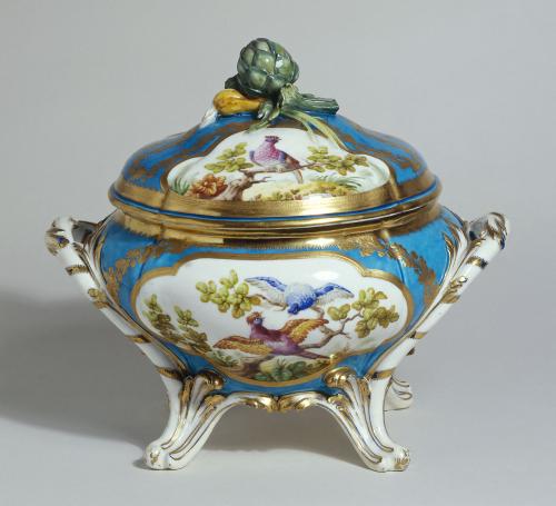 <p><span>Charles-Louis Méreaud, Pot, 1771. Sèvres soft porcelain, H: 27 cm. Petit Palais</span></p>