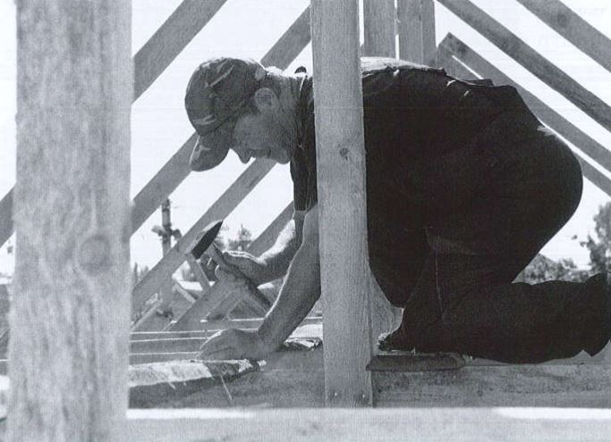 <p><span>hammering</span></p>