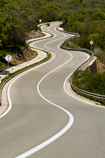 <p>winding road</p>