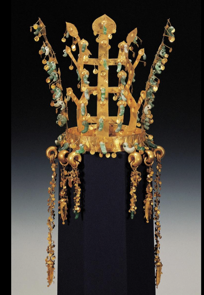 <p>Silla Queen’s gold crown</p>