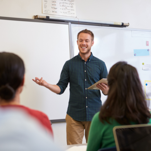 <p>Teacher - <em>tícher</em></p>