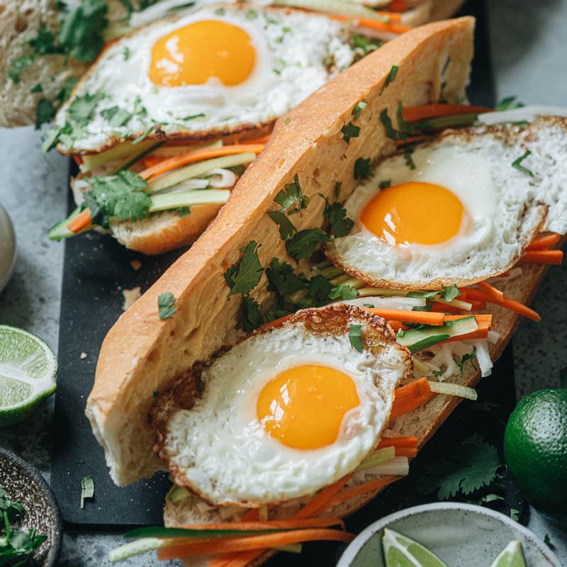 <p><span>Bread with fried eggs</span></p>