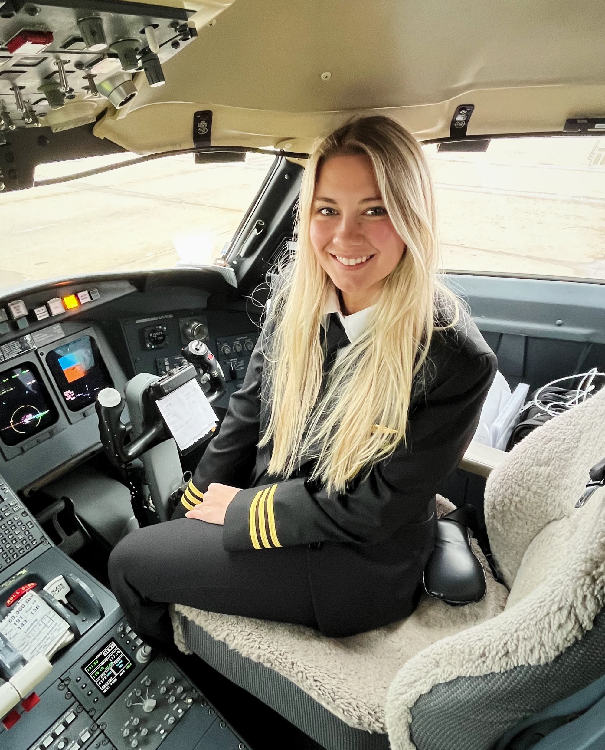 <p>the second-in-command of an aircraft or ship. They share flying, navigation, and communication duties with the captain and take full command if the captain becomes unable to fly.</p><p class="has-focus"></p><p class="has-focus is-empty">The captain's conduct is accepted by the first officer as unproblematic </p><p class="has-focus"></p><p class="has-focus is-empty">(Онгоцны туслах нисгэгч)</p>