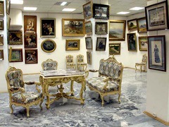 <p>phòng trưng bày nghệ thuật (Example: We visited an art gallery. - Chúng tôi tham quan phòng trưng bày nghệ thuật.)</p>