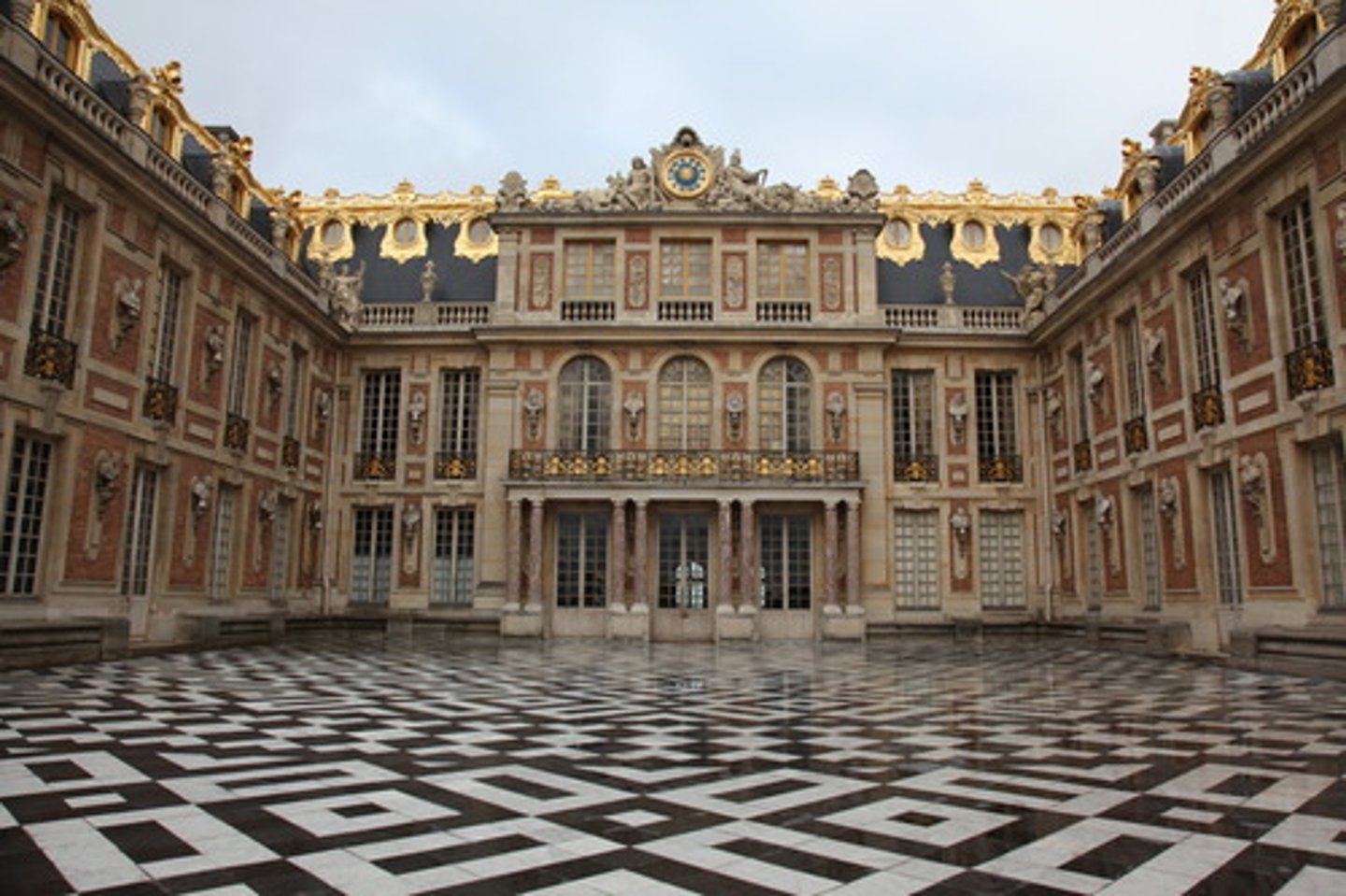 <p>- Le Vau and Mansart</p><p>-French Baroque</p><p>- Theatrical</p><p>- Louis XIV: "The Sun King"</p><p>- Bird in flight Shaped</p><p>-idea of passage</p><p>- Allegory: for the flight of the sun through the sky (Apollo); power of the king</p><p>- forecourt; theatrical: melodramatic</p><p>- Exterior meant to be designed like interior</p><p>-allegorical rooms: symbolizing concepts that balanced</p><p>Room of war, Room for Venus (love)</p>