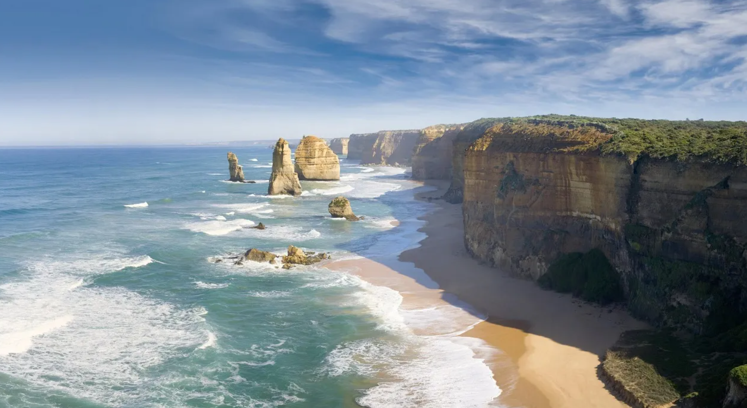 <p>coastline (n)</p>