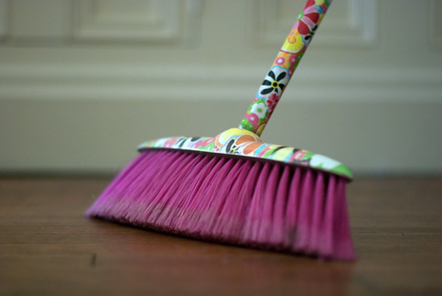<p>to sweep</p>