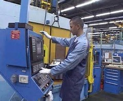 <p>/ˈɑː.pə.reɪt/ - vận hành, hoạt động, điều hành</p>