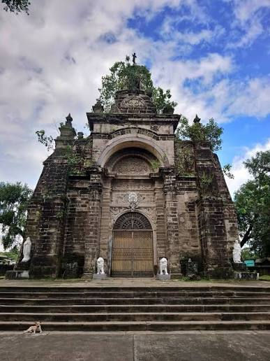 <p><span style="background-color: transparent;">chosen as the burial ground for the residents of Binondo in accordance with the decree of 1857 that cemeteries should be located on elevated grounds.</span></p>