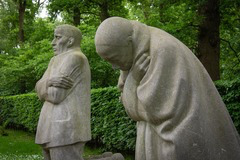 <p>In The Parents, Käthe Kollwitz MOST effectively communicates emotional grief through the use of:</p>