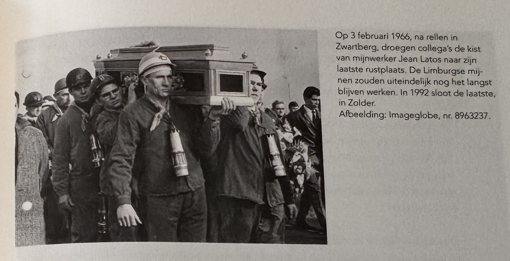 <p>Wat toont de foto van 3 februari 1966 in de mijnen? (afbeelding: foto mijnwerkers) </p>