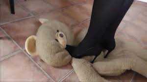 <p>giẫm nát </p>