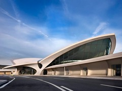<p>i am SAARIN' (seeing) this flappy airplane building</p>