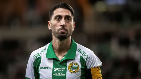 <p><strong>Offensiv mittfältare</strong> i <strong>Hammarby IF</strong>.10</p>