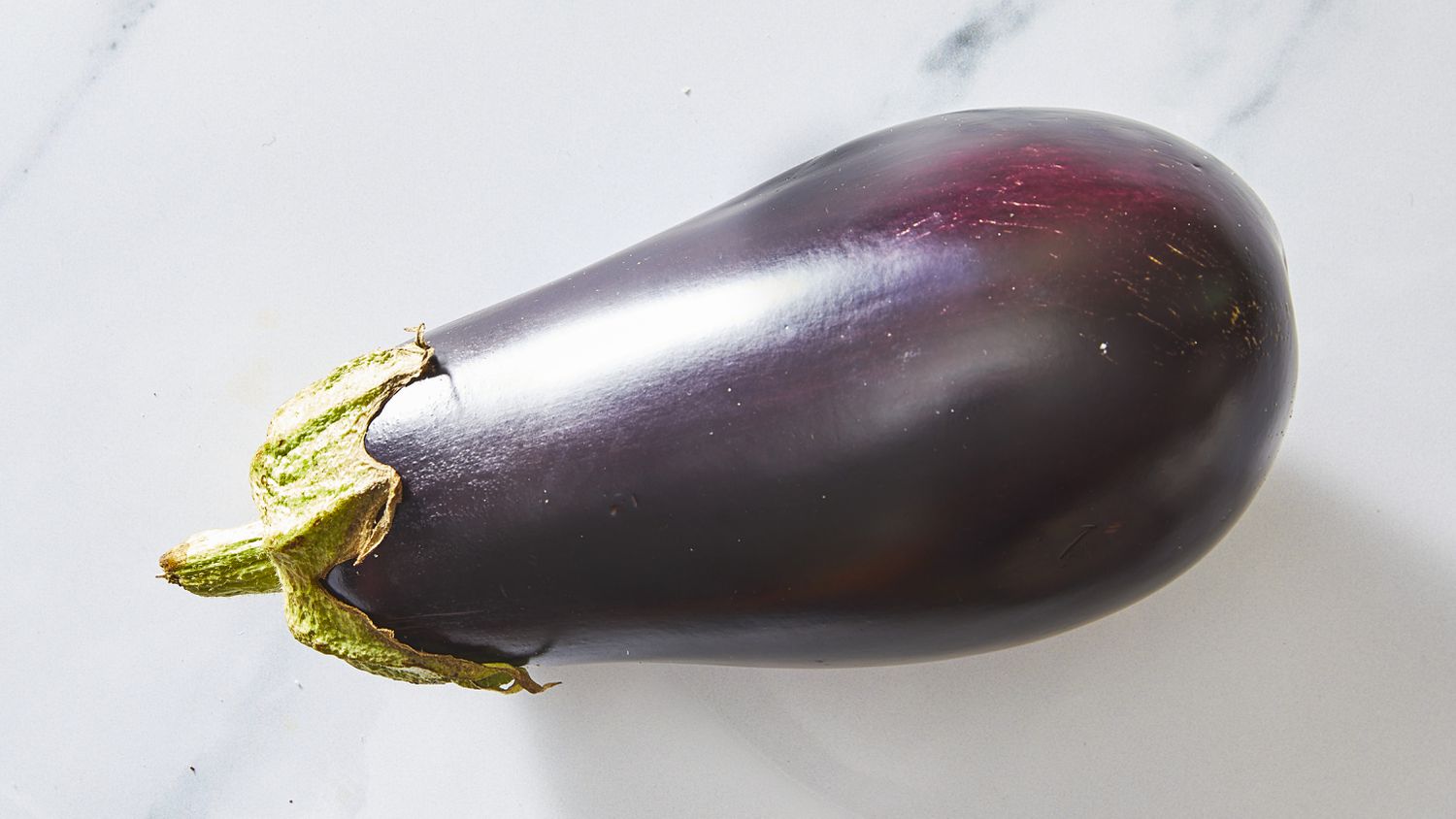 <p>una berenjena</p>