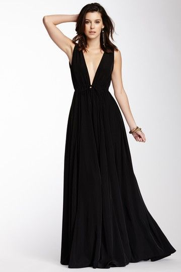 <p>plunging ( adj )</p><p>→ plunging neckline</p>