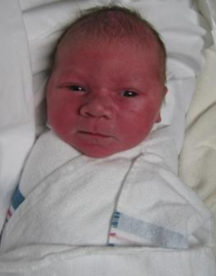 <ol><li><p><span style="color: rgb(247, 128, 128);"><strong>polycythemia</strong></span></p></li></ol><ul><li><p>infant makes more RBC bc <span style="color: rgb(245, 147, 147);"><strong>insulins high d/t being exposed to moms high sugar</strong></span> → stressed/hypoxic = <span data-name="arrow_up" data-type="emoji">⬆</span>erythropoietin and H&amp;H</p></li></ul><ol start="2"><li><p><span style="color: rgb(76, 167, 198);"><strong>macrosomia</strong></span></p></li><li><p><span style="color: rgb(184, 37, 247);"><strong>plethora</strong> </span>(ruddy, dusky skin d/t <span style="color: rgb(234, 130, 130);">excess blood volume</span>)</p></li><li><p><span style="color: rgb(57, 154, 49);"><strong>hypoglycemia after birth</strong></span></p></li></ol><p></p>