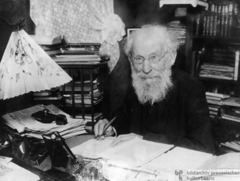 <p>Socialist thought that disagreed with Marx's formulation; believed that social and economic progress could be achieved through existing political institutions.</p>