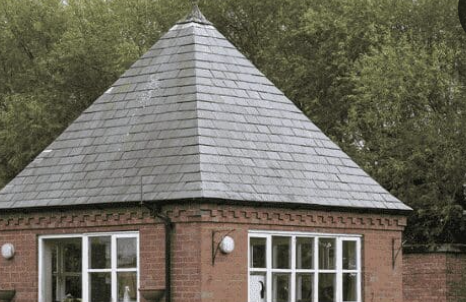 <p>A hipped roof that usually has four to <strong>six sloping surfaces, terminating in a peak.</strong></p>