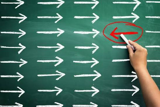 <p>converse (v) /kənˈvɜːs/ = reverse = oppose= contrast <span style="color: red;">Writing task 1 2</span></p><ul><li><p>Some people believe remote work boosts productivity, but the —————argument is that it reduces teamwork.</p></li></ul><ul><li><p><strong>Collocation:</strong> Converse opinion, converse effect, hold a converse view.</p></li></ul><p></p>