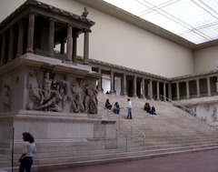 <p>Form:</p><p>-marble frieze</p><p>-elevated with steep dramatic staircase</p><p>-complex forms with big muscles showing violent energy and detail</p><p>-ionic columns</p><p>Content:</p><p>-frieze wrapping around the monument shows gods overpowering the Titans</p><p>-Titans vs. Olympians</p><p>-"Athena": gigantomachy, battle between the gods and giants (gods win)</p><p>Function:</p><p>-war monument (Greek defeat of Gauls)</p><p>-break architectural boundaries </p><p>-altar dedicated to ZeusContext:</p><p>-175 BCE</p><p>- Asia Minor, Turkey</p>