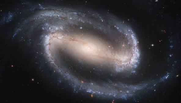 <p><span style="background-color: transparent;"><strong>What is a barred spiral galaxy?</strong></span></p>