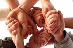 <p>/səˈpɔːt iːtʃ ˈʌðə/</p><p>(collocation) hỗ trợ lẫn nhau</p><p>My family always supports each other.</p>
