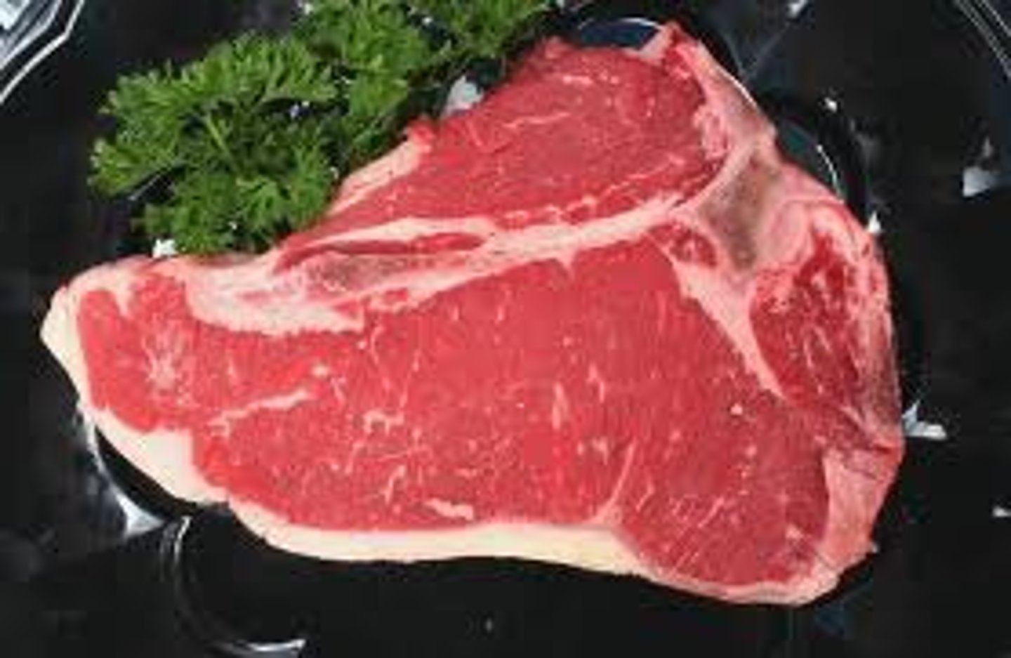 <p>to remove bones from poultry, meat, or fish</p>