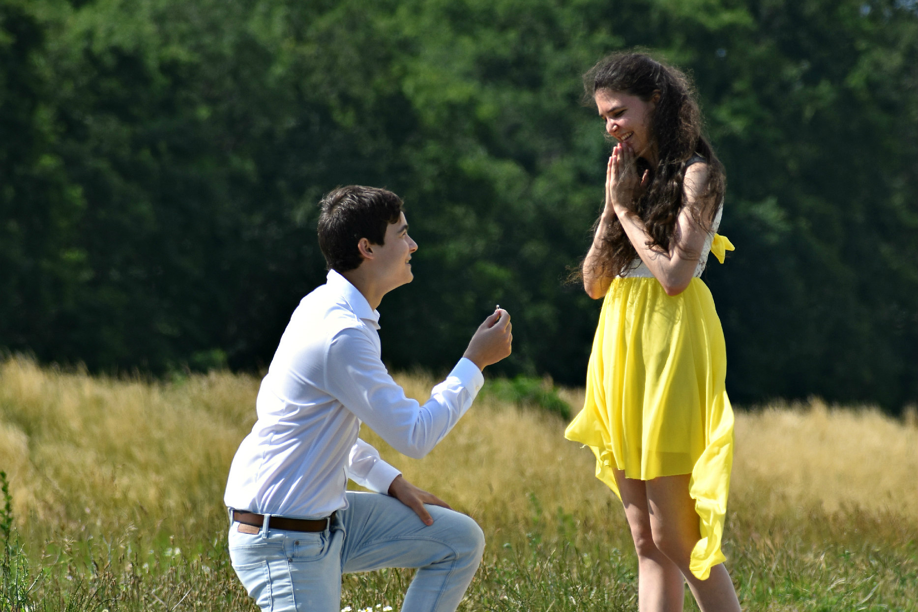 <p>el novio  la novia  los novios</p>