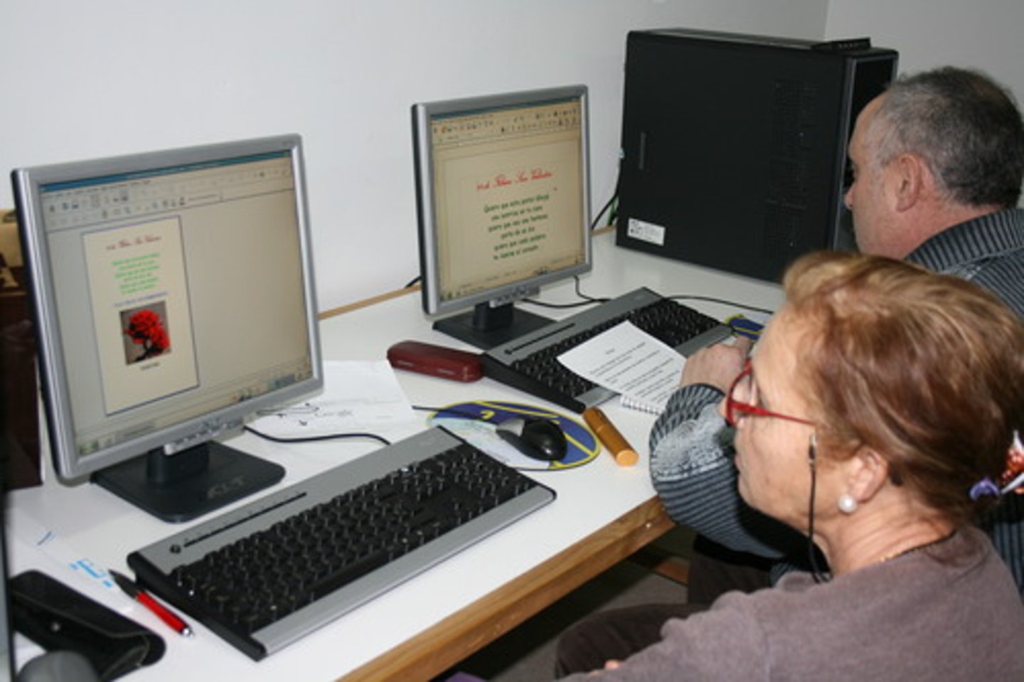 <p>to use, utilize</p>