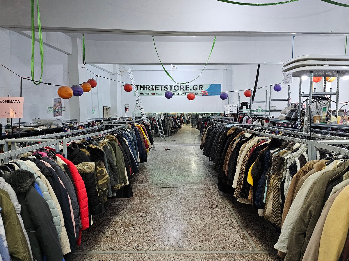 <p>thrift store</p><p class="is-empty is-editor-empty has-focus">/ˈθrɪft stɔː/</p>