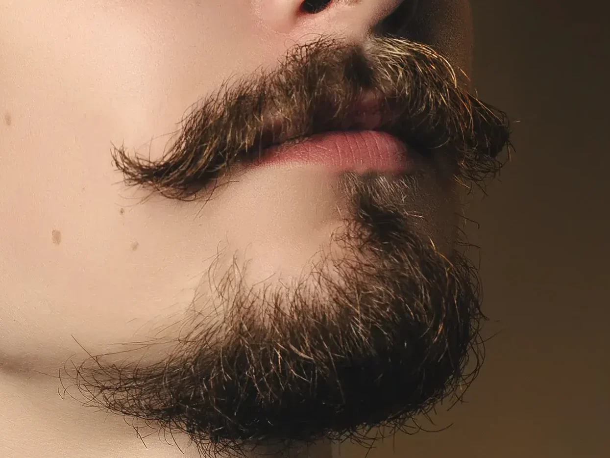 <p>bigote/ barba</p>