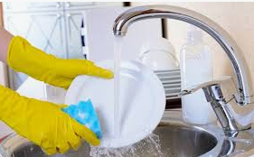 <p>das Geschirr abwaschen</p>