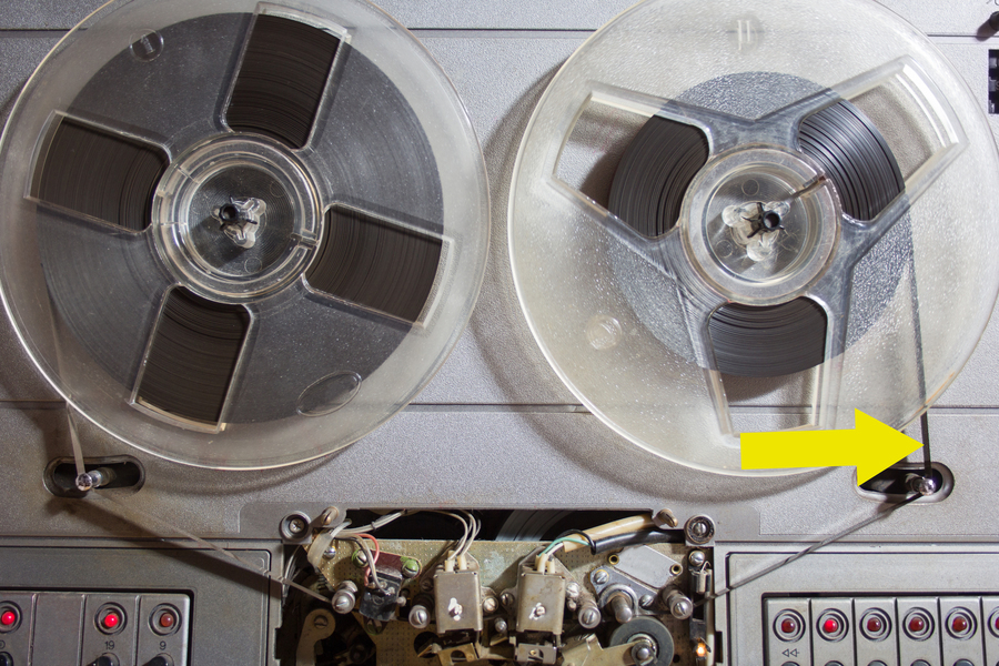 <p>→ băng cassette</p><p>→ dùng để: nghe nhạc, ghi âm</p><p>→ cách hđ: bên trong có <strong>dải băng từ</strong> để lưu âm thanh → phải dùng <strong>máy cassette</strong> để phát</p><p></p>