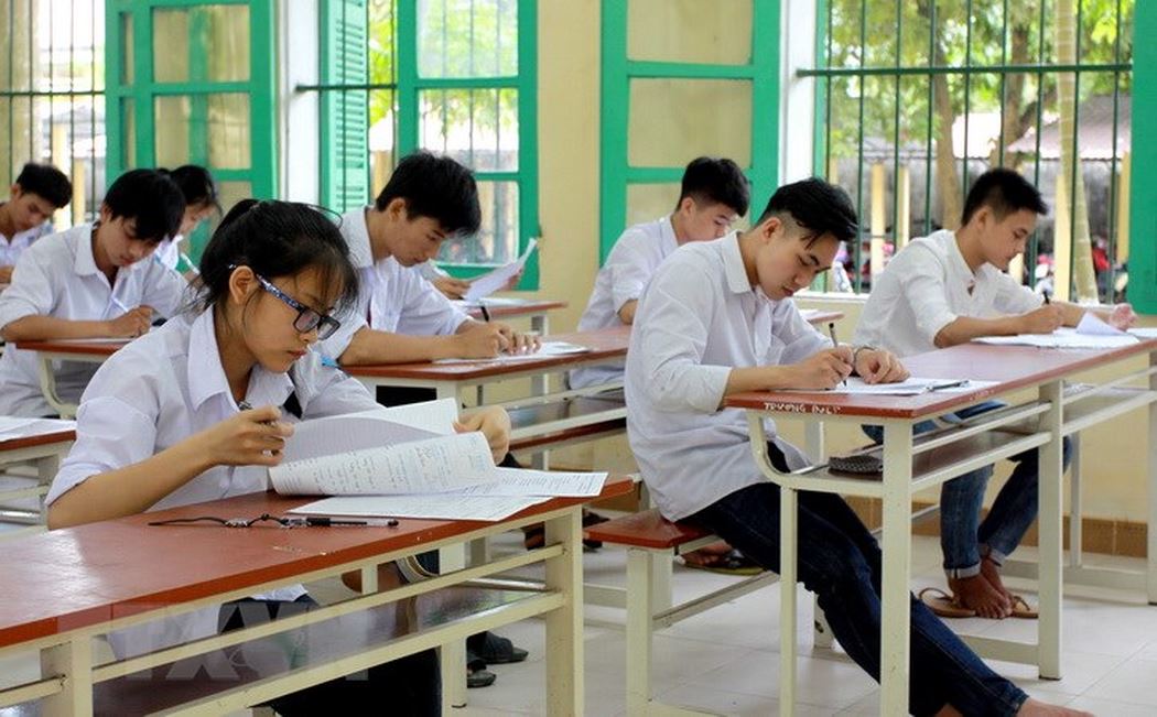<p>exam (n) <span>/ɪɡˈzæm/</span></p>