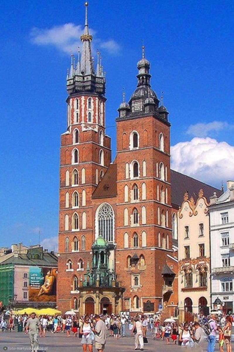 <p>костел</p>