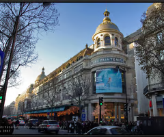 <p>un grand magasin- NOT Galeries Lafayette</p>