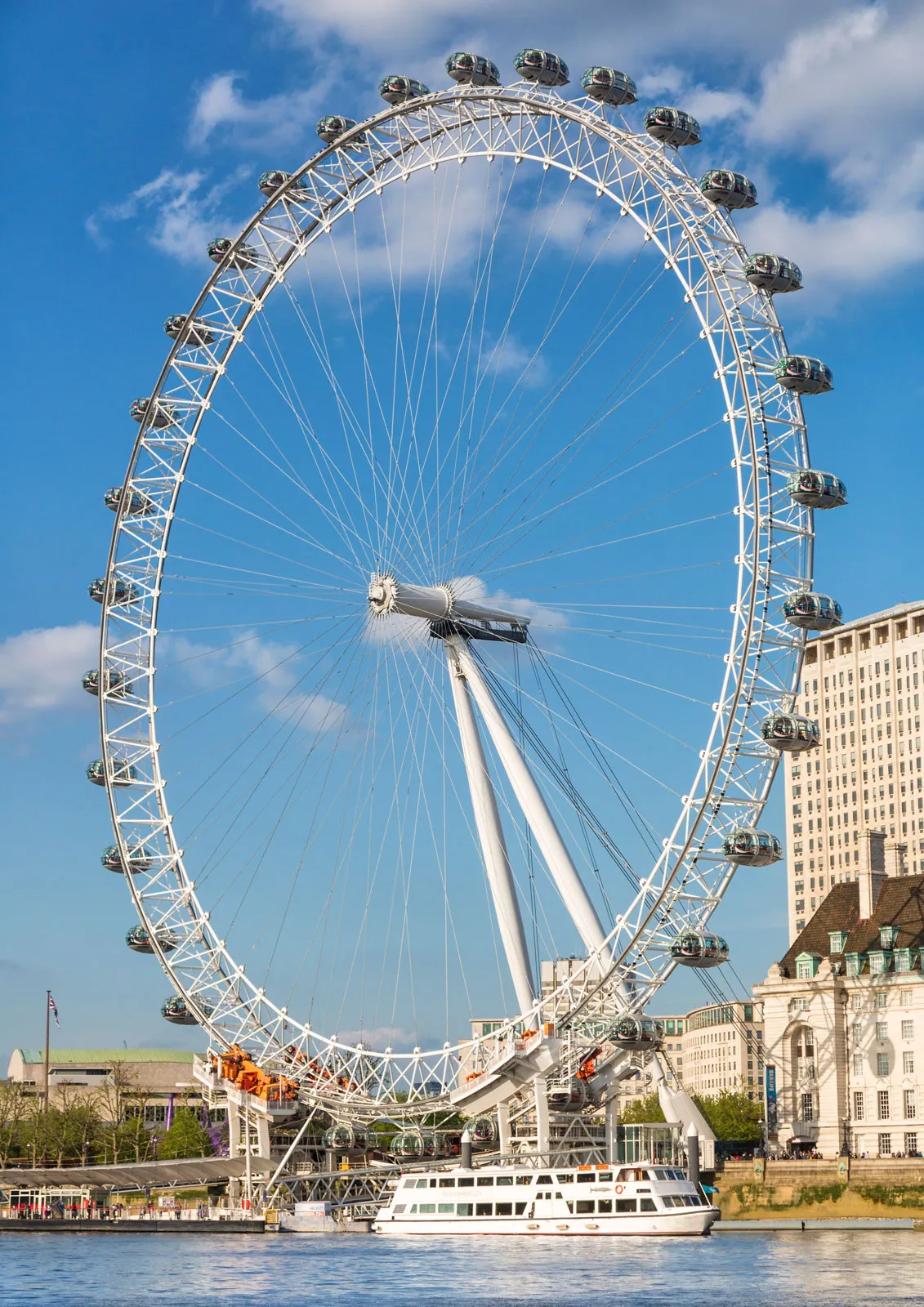 <p>Identify the monument </p><p>Located</p><p>Architect</p>
