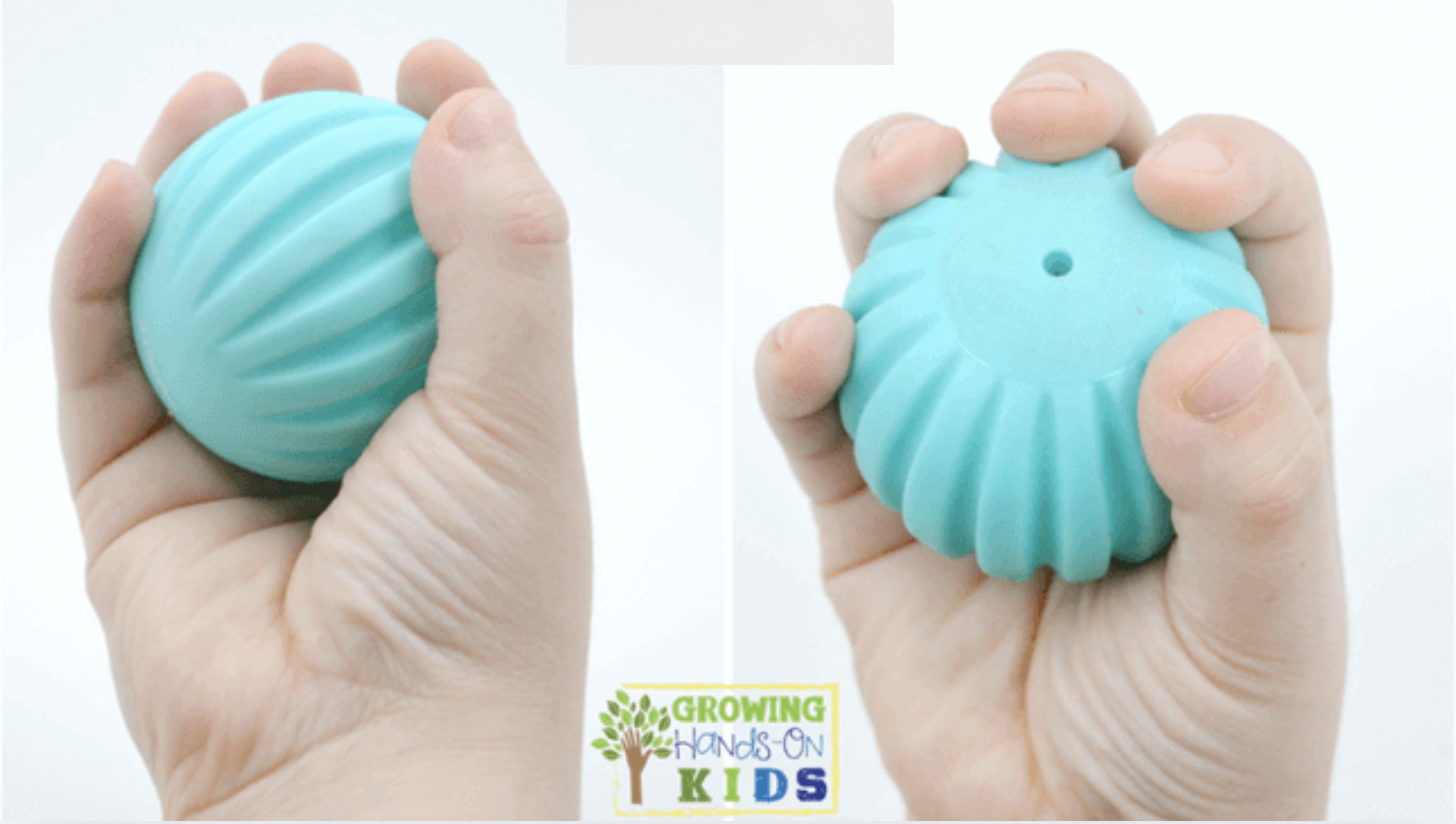 <p>Identify the grasp pattern and what age it typically develops. </p>