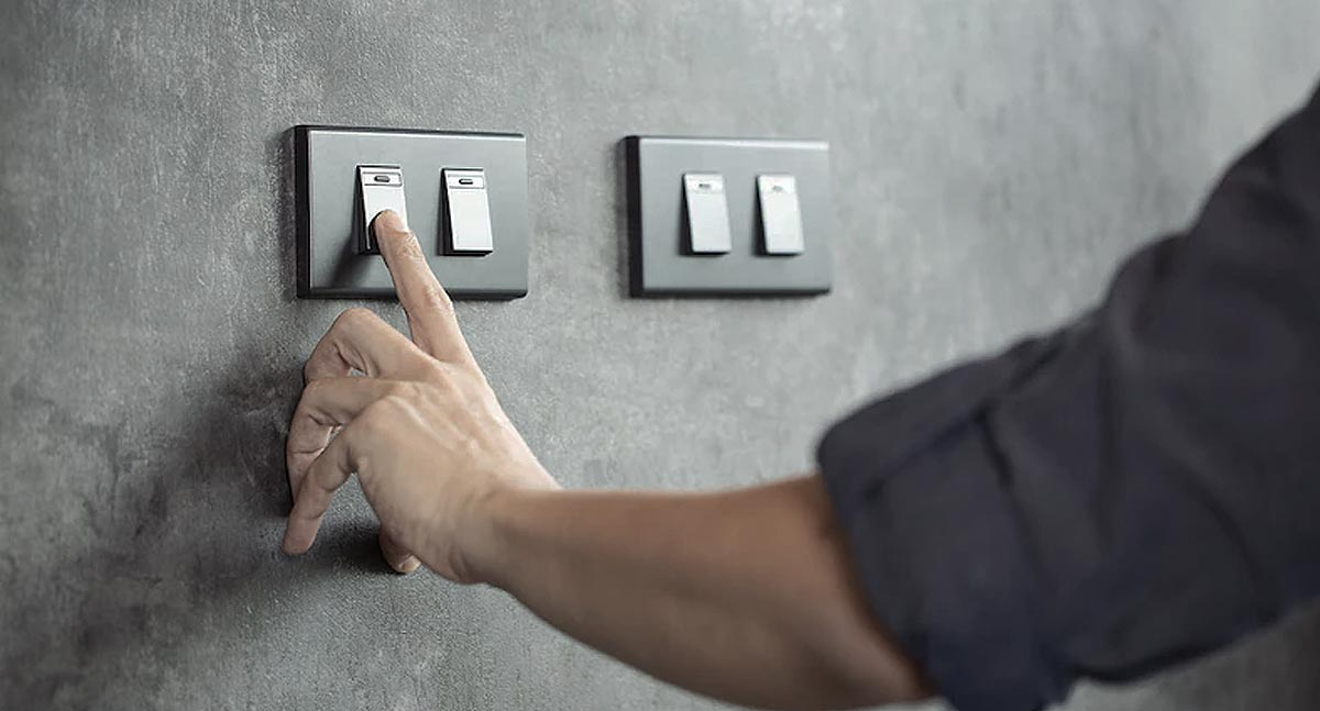 <p>(to press a button to make a light start working or stop working)</p><p>It is very dark in this room, so please s____________ a l____________ o____________ or o____________ / t____________ o____________ or o____________</p>