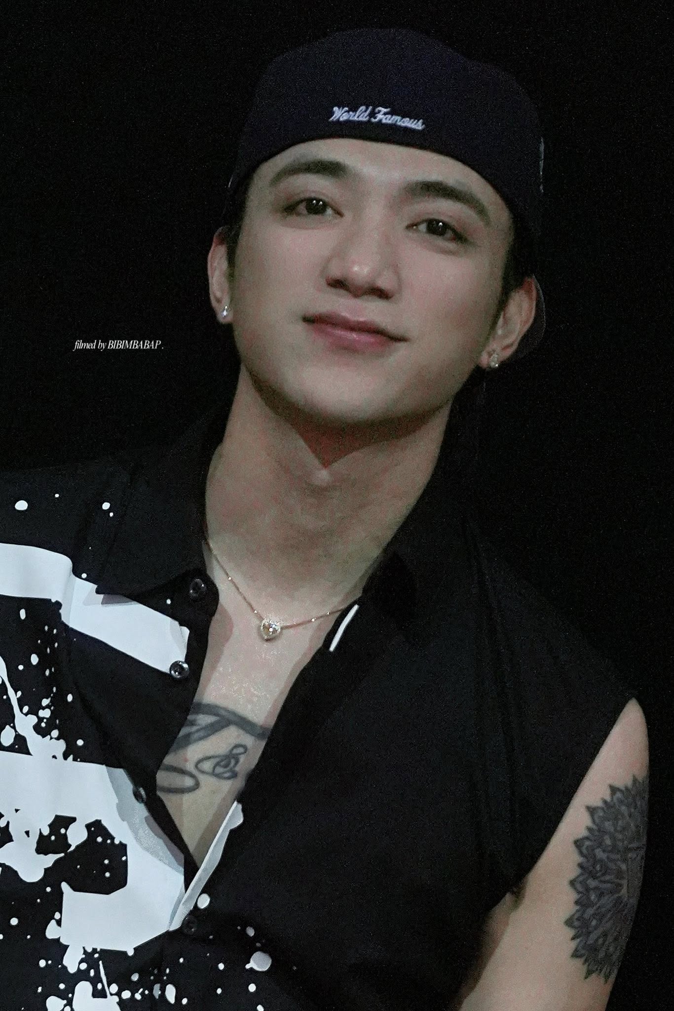 <p>chia ra thành…</p>